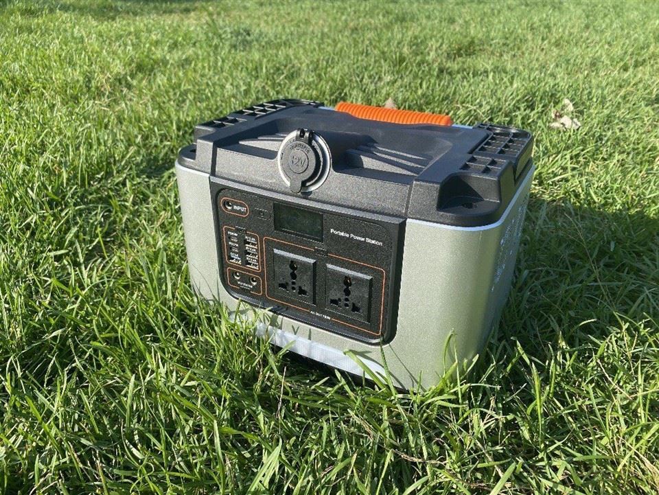 Portativ elektr stantsiyasi 700w